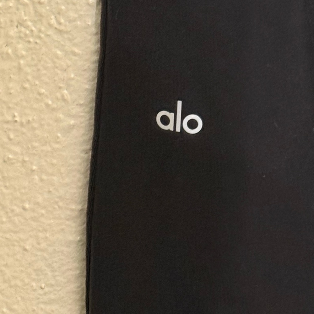 ALO Yoga Airbrush High-Waist Flutter Leggings in black color size small - Picture 8 of 10